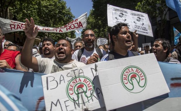 Trabajadores de Cresta Roja volvieron a protestar en el centro porteño