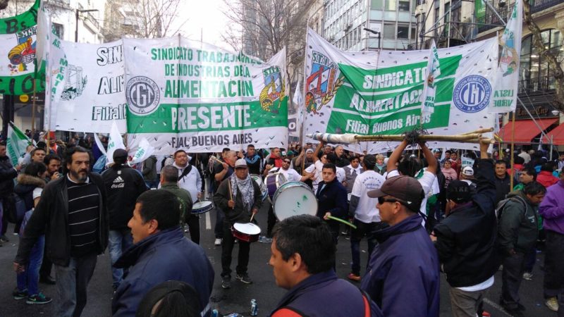 Rodolfo Daer encabezó la columna del STIA que se movilizó a Plaza de Mayo