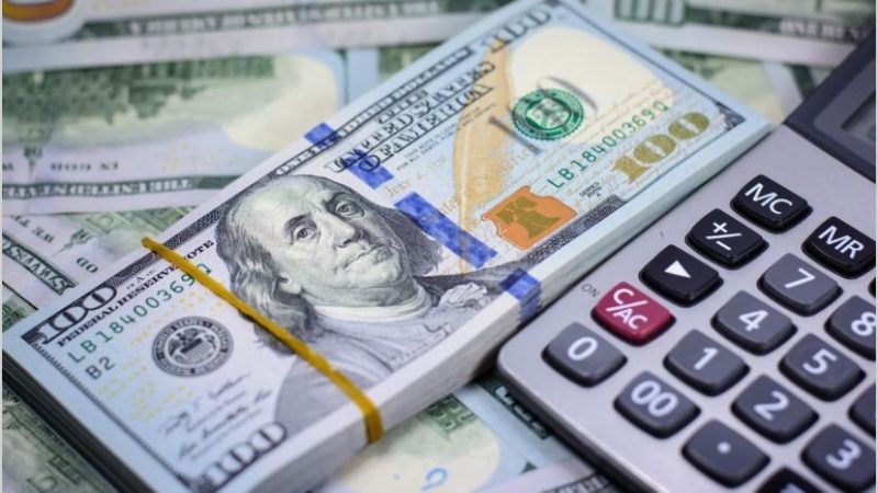 El dólar superó los 20 y vuelve a impactar en el salario