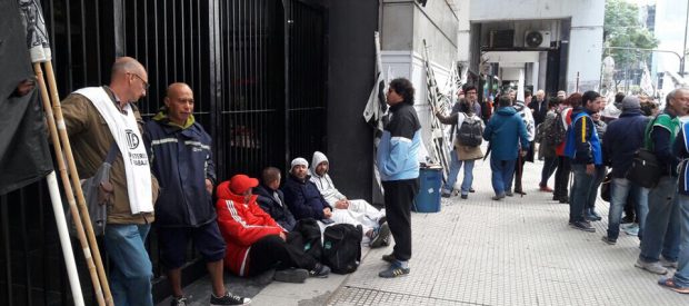 Cresta Roja: trabajadores se movilizaron contra la propuesta de Granja Tres Arroyos