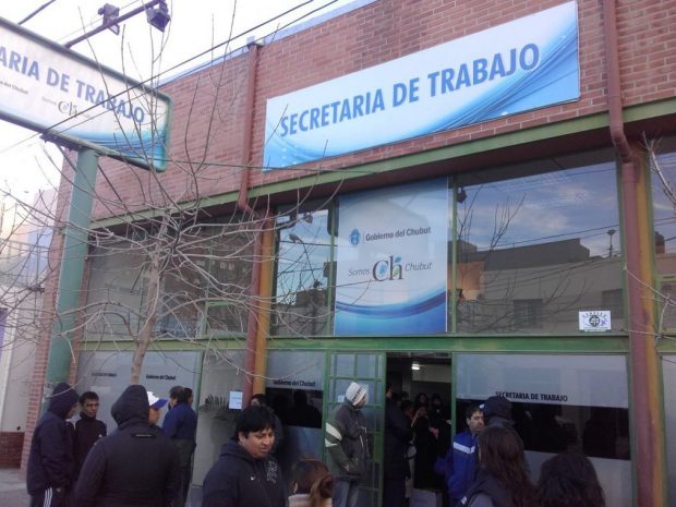 Continúa la toma pacífica de la Secretaría de Trabajo de Chubut