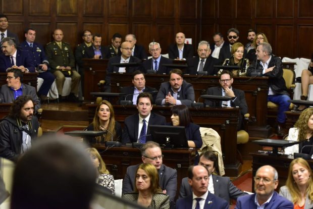 Sueldos escandalosos de legisladores macristas que negaron ayuda a despedidos de La Colina