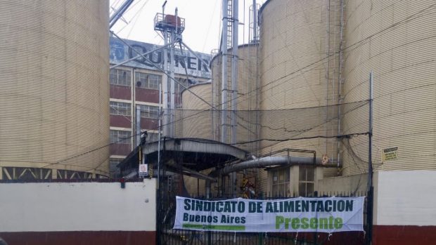 Bloqueo en Quaker por despidos