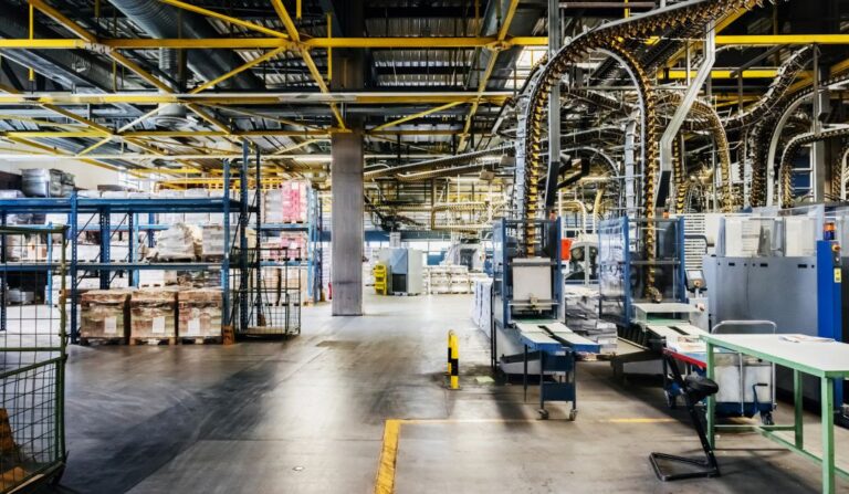 La actividad industrial cayó un 18,6% y crecen los impagos de salarios
