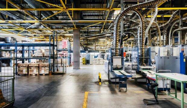 La actividad industrial cayó un 18,6% y crecen los impagos de salarios