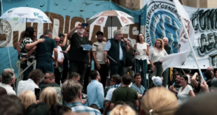 La Unión de Empleados de la Justicia de la Nación (UEJN) llevó adelante este martes un paro y movilización frente al Palacio Judicial para manifestar su rechazo al proyecto que impulsa el traspaso de la Justicia laboral al ámbito porteño.