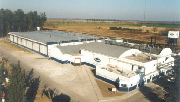 Vista exterior de instalaciones industriales de SanCor.