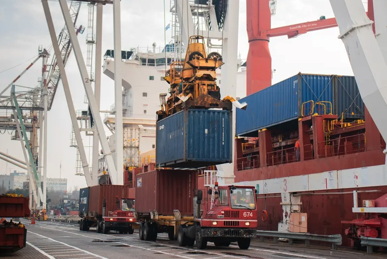 Un decreto reorganiza el control alimentario y las importaciones