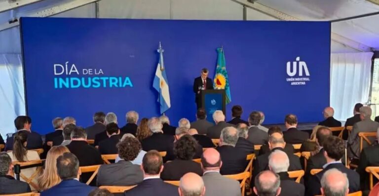 Rappallini en el acto por el Día de la Industria